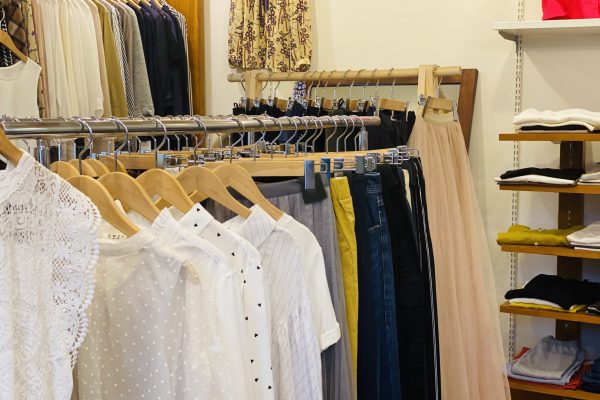 宮崎のセレクトショップJUJUの婦人服コーナー